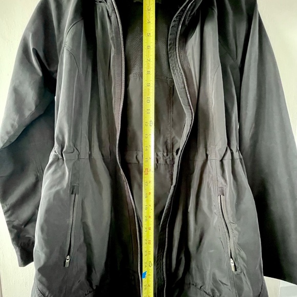 Athleta Utility Rain Jacket, Black, Size: XXS - Picture 4 of 5